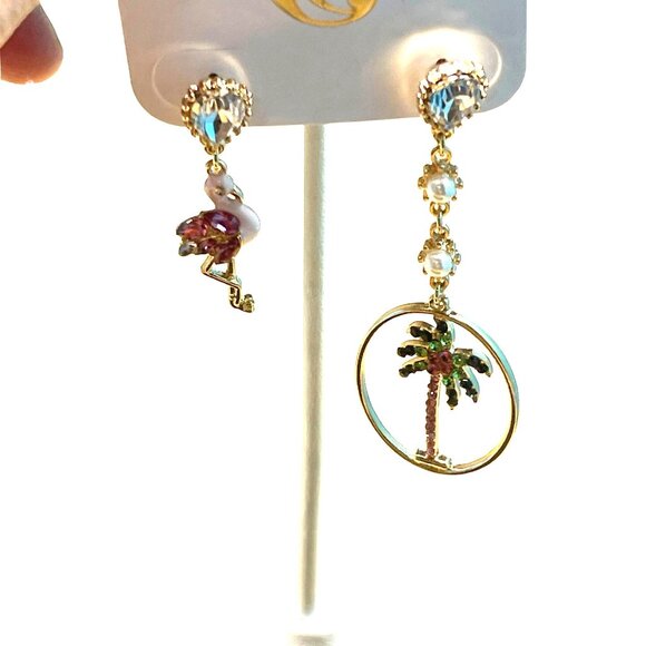 Charming Charlie MSRP 24Flamingo & Palm Tree Dangle Earrings With Crystal Accent - Picture 4 of 8